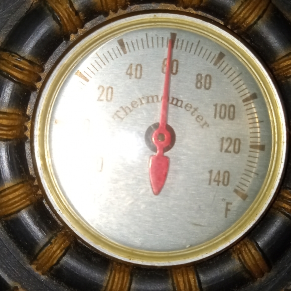 Vintage Hard Plastic Eagle Thermometer. Really Nice Condition. - Picture 3 of 8